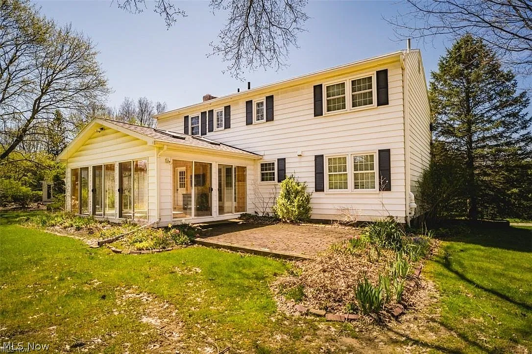 4 bed, 2.5 bath, 2520 sqft, $2,500 — Photo 2