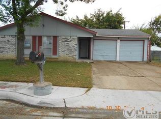 1337 N San Saba St, Grand Prairie, TX 75052