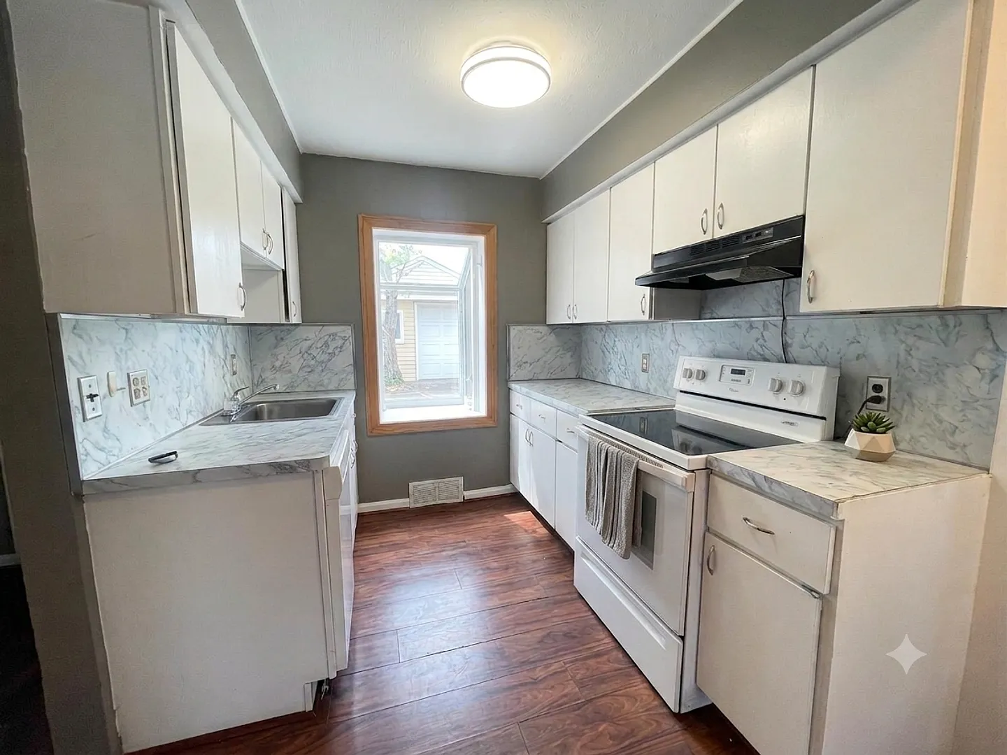 Charming 2 Bedroom In Ferndale — Photo 3