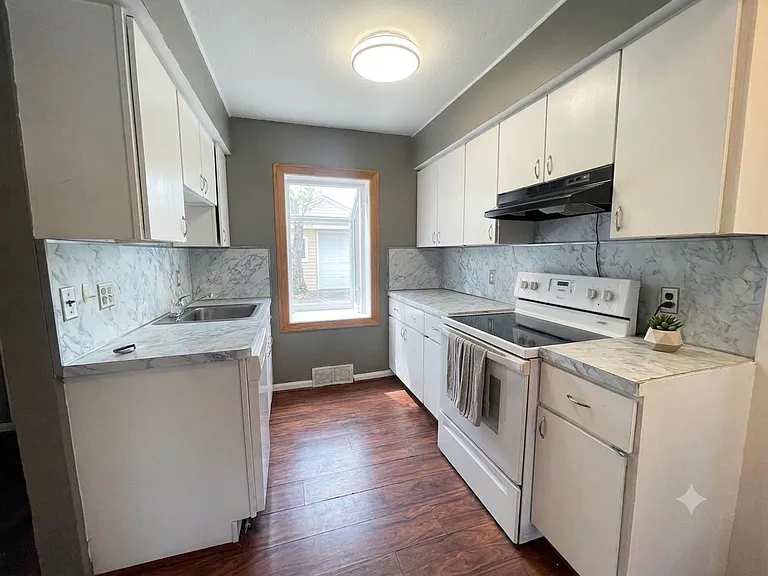 2929 Burdette St — Photo 3