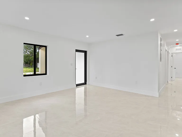 15920 NW 17th Ct — Photo 48