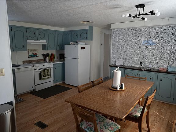 4th image of 126 F St