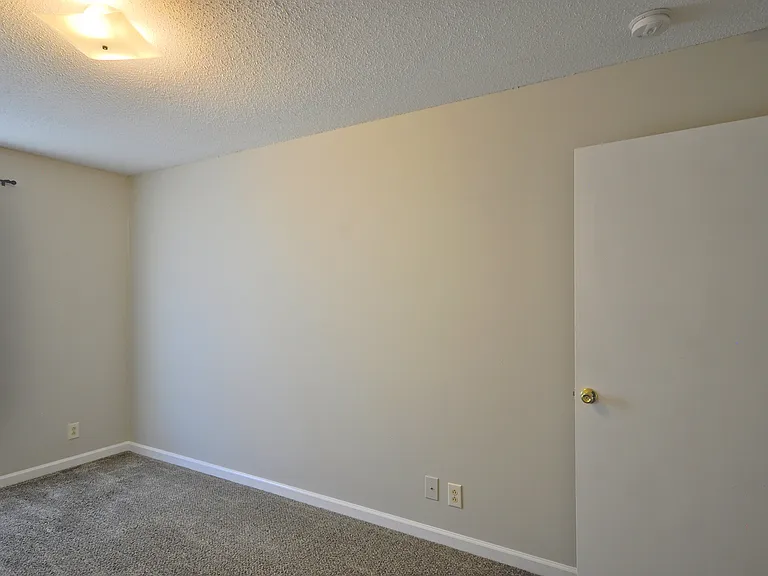 317 Pioneer Dr — Photo 24