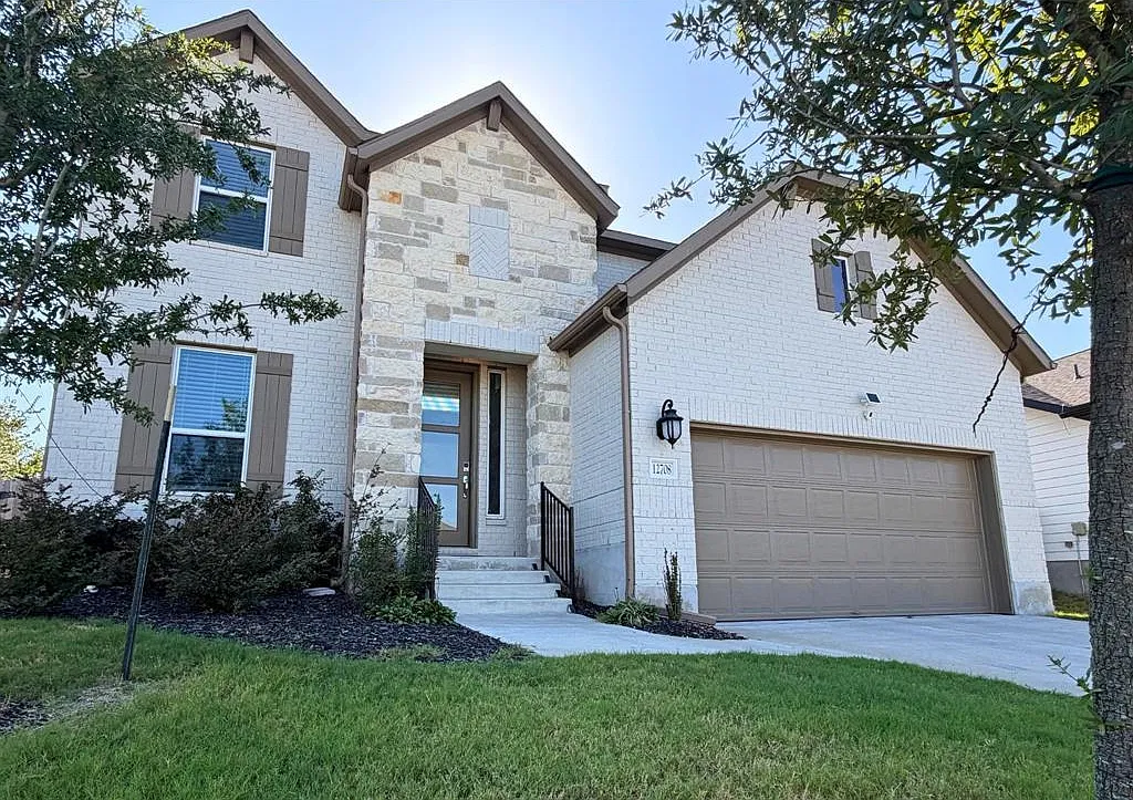 4 bed, 3.5 bath, 2528 sqft, $2,595 — Photo 1