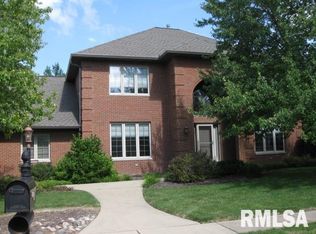 1001 Hillcrest Dr, Washington, IL