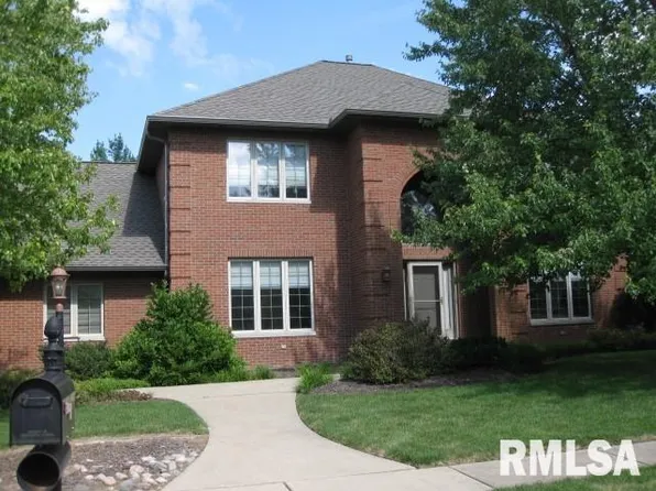 1001 Hillcrest Dr, Washington, IL 61571