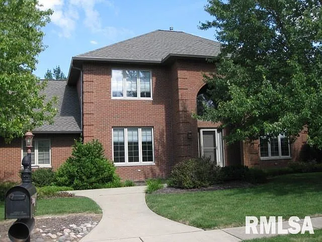 1001 Hillcrest Dr photo 1