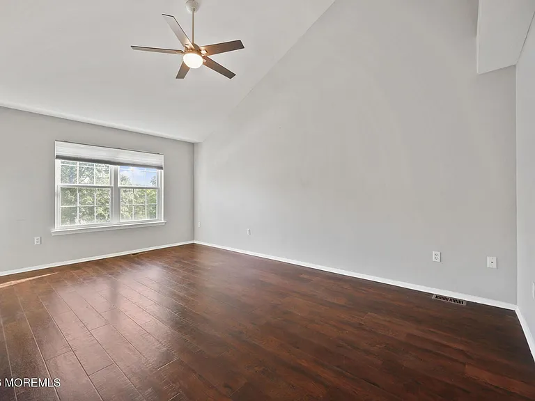 62 Dover Ct — Photo 12