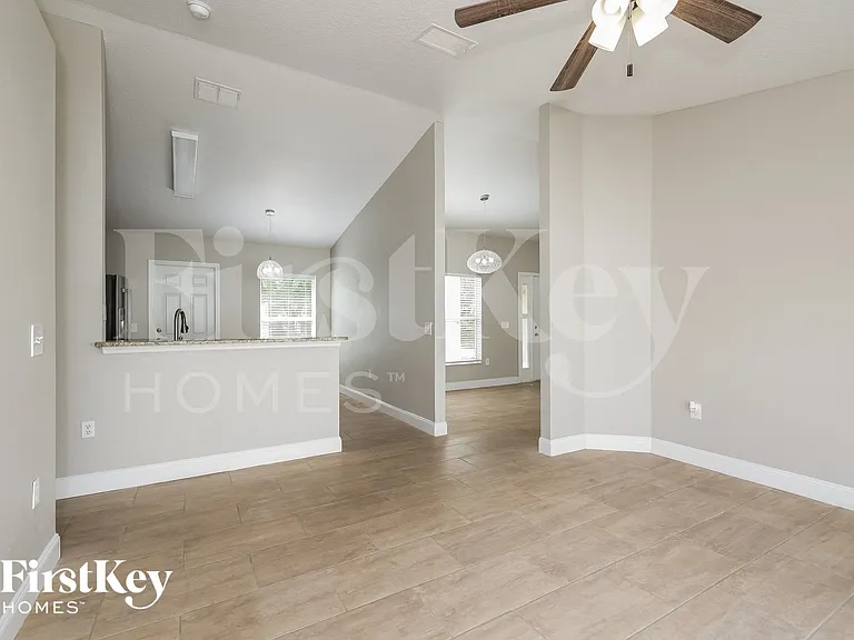 1031 Heron Ct — Photo 5