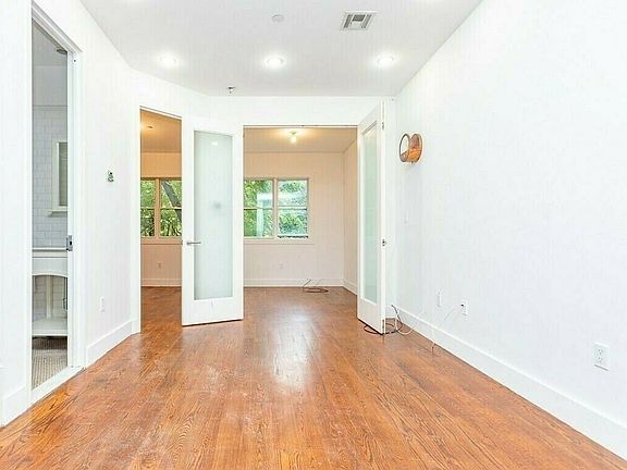 3rd image of 1074 Bergen St #3F