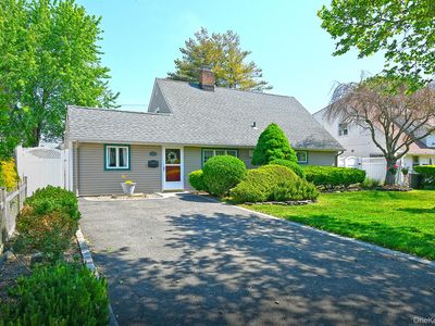 27 Blossom Lane, Levittown, NY, 11756