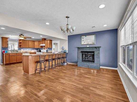 5th image of 4475 Butler Rd