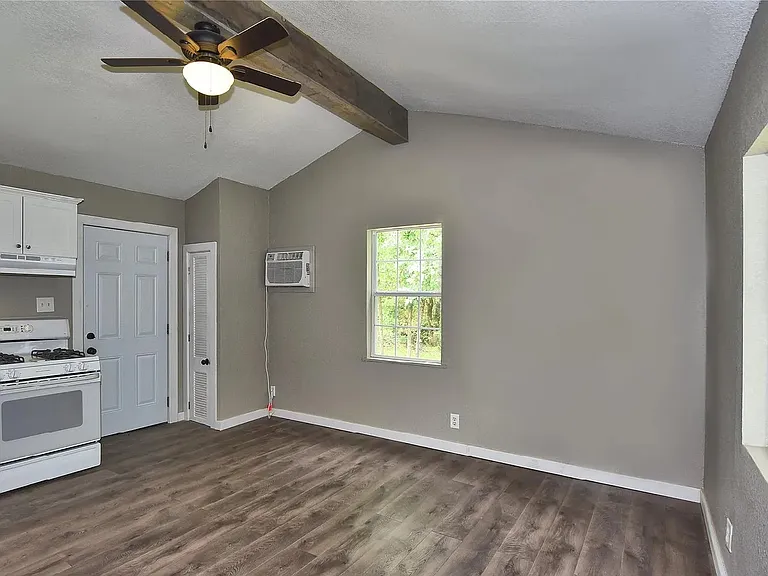 1708 E Hobson Ave — Photo 5