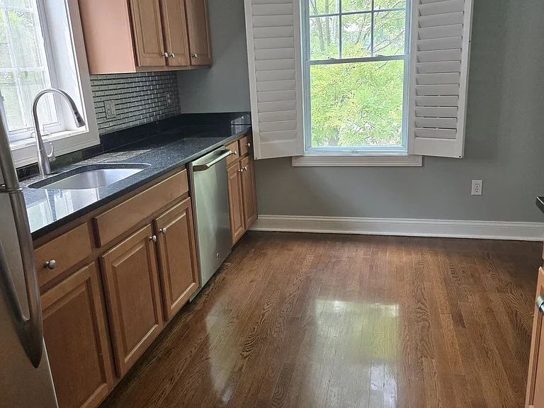 1707 Summer St — Photo 8