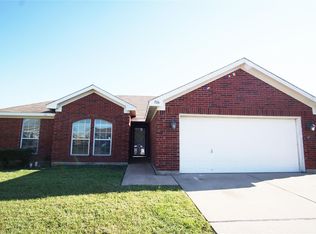 506 White Swan Dr, Arlington, TX 76002