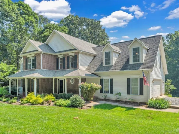 125 Backcove Dr, Moneta, VA 24121