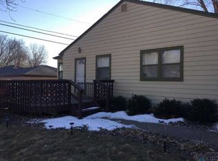 949 S Thompson Ave, Sioux Falls, SD 57103