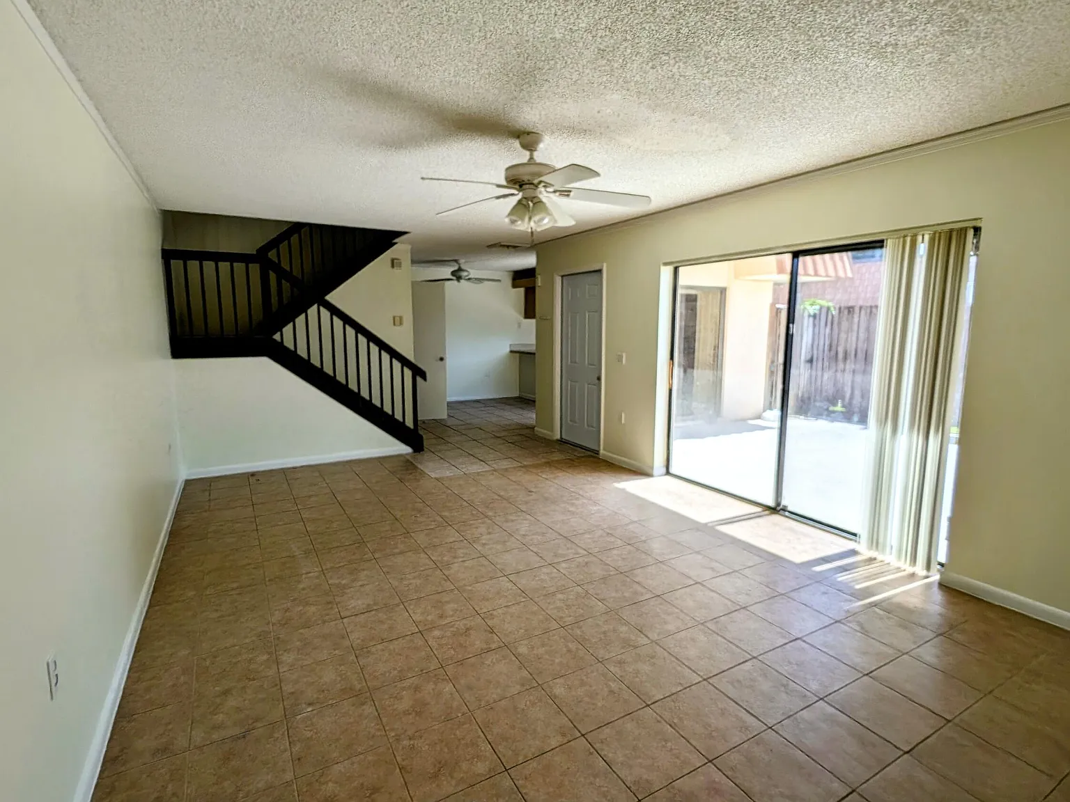 2 bed, 2.5 bath, 1288 sqft, $2,100 — Photo 4