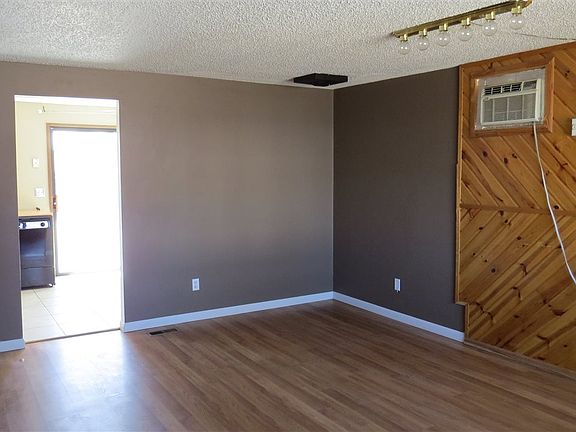 2nd image of 416 Peak Dr