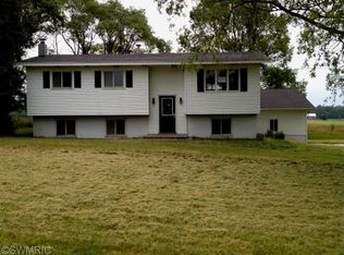 9524 S 48th Ave, Montague, MI 49437