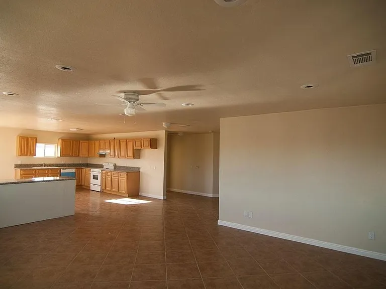 10600 Sheridan St — Photo 2