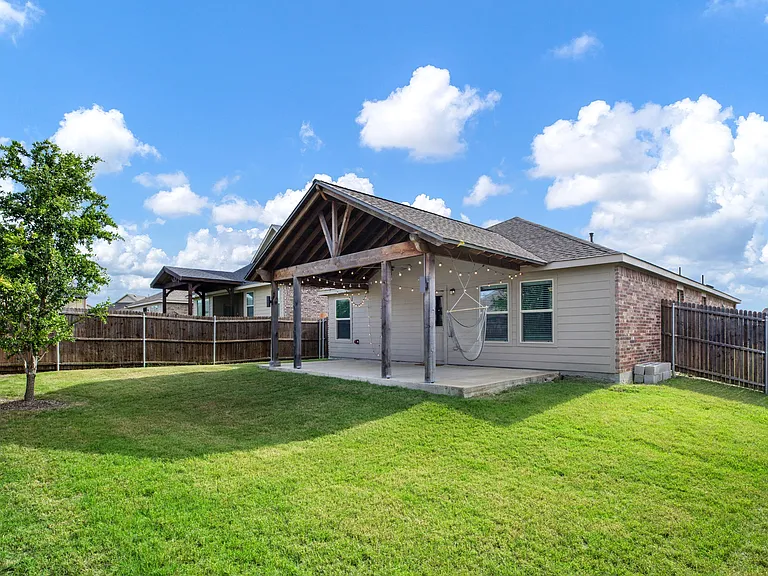417 Sweetshade Ln — Photo 18