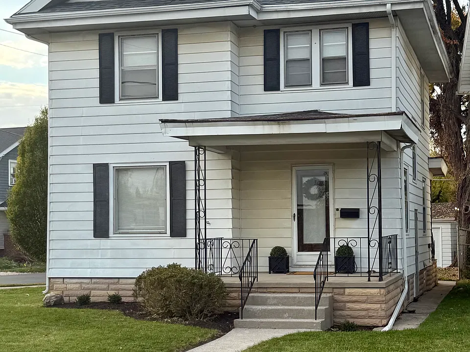 901 Crescent Ave