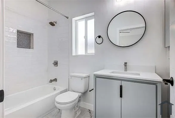 624 W 83rd St #12 — Photo 5