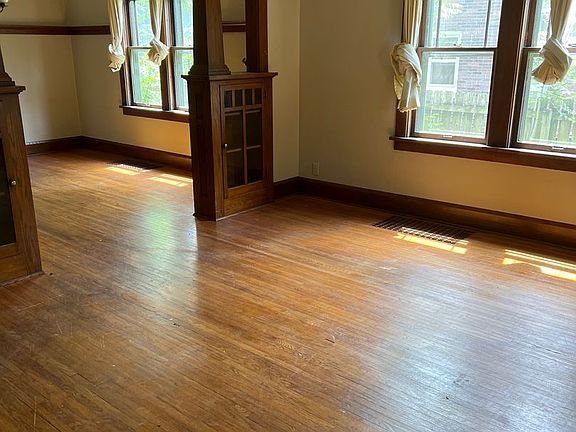 2nd image of 124 S Gardiner Ave #126