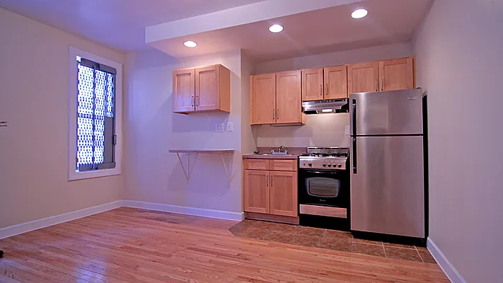 Rented by Tryax Realty Management | media 8