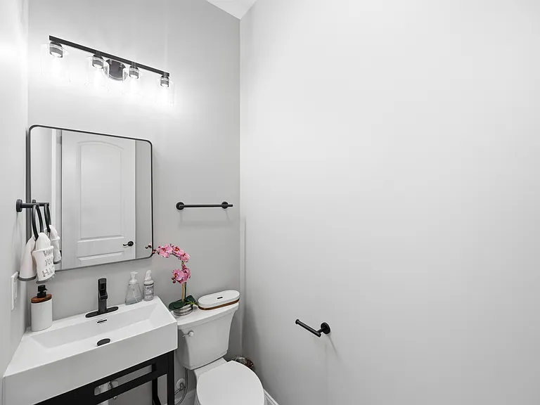 9805 Strike The Gold Ln — Photo 35