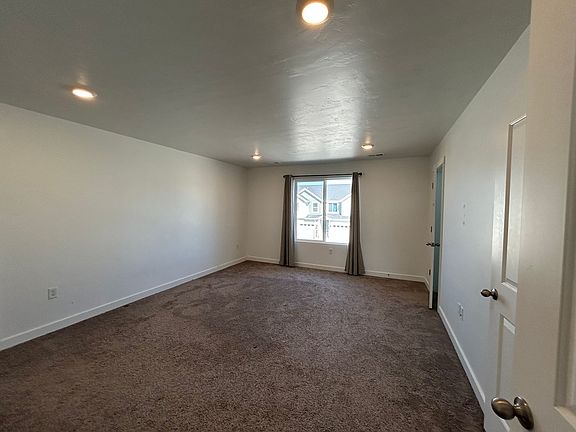 5th image of 1712 E Fall St