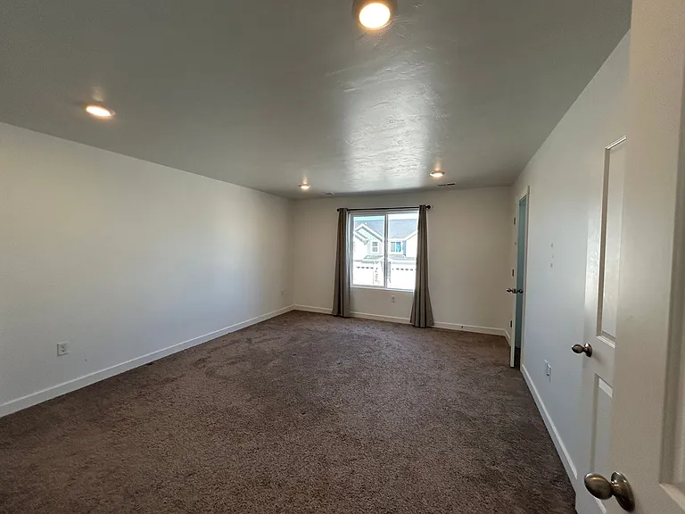 1712 E Fall St — Photo 5