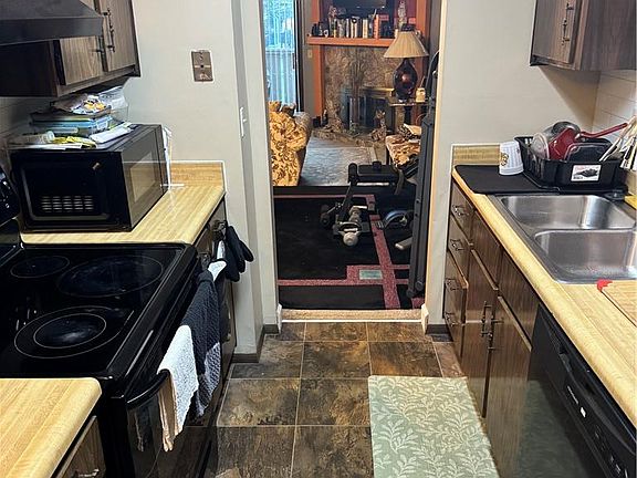 5th image of 6116 E 127th St
