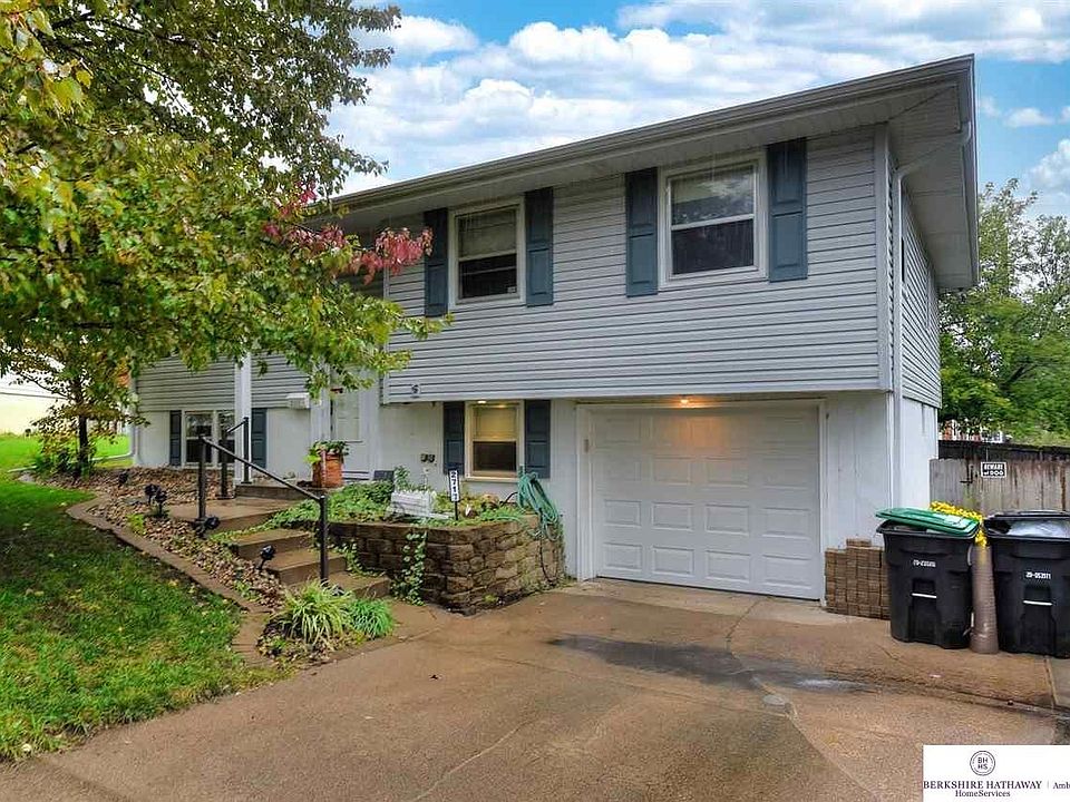 1st image of 2717 S 116th Avenue Cir