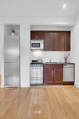 Rented by Cooper & Cooper Real Estate | media 23