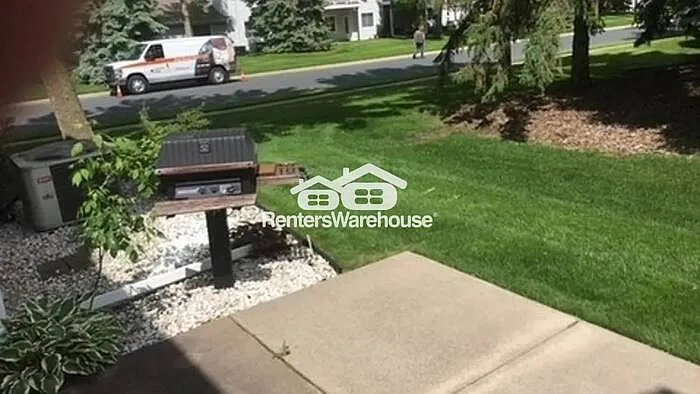 301 Kathy Ln NE — Photo 14