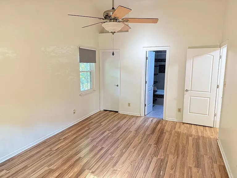 203 Aurora Ln — Photo 10