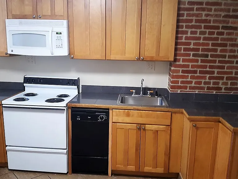 905 Delaware Apartments — Photo 23