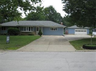 2008 Primrose Dr, Cedar Falls, IA 50613
