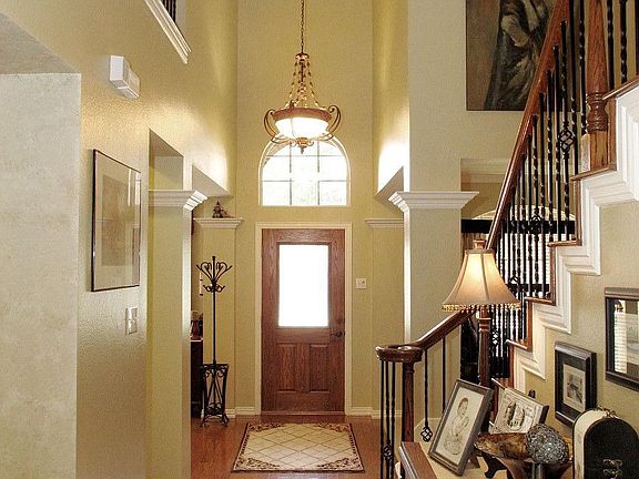 3rd image of 319 Bloomfield Dr