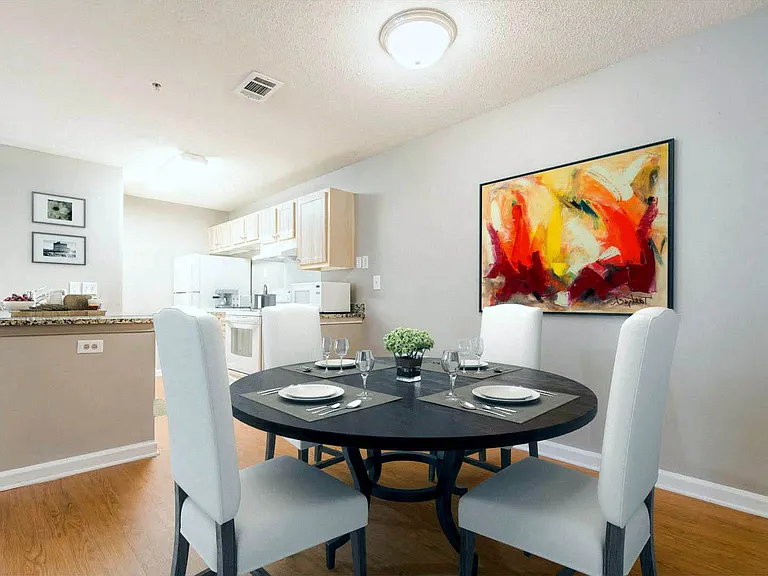 Riverstock Apartments — Photo 13