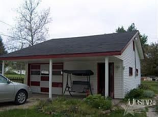 2nd image of 300 N Railroad St