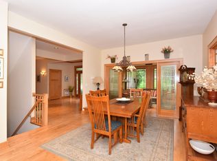 W278N2982 Rocky Point Rd, Pewaukee, WI 53072