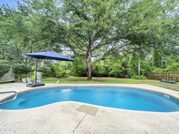 7548 Frankfort St, Navarre, FL 32566