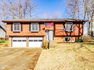 110 Amanda Ct, Radcliff, KY 40160