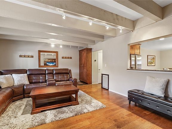 3rd image of 866 Northwood Blvd #21