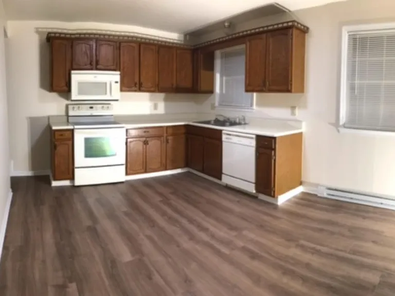 14899 Sherwood Dr — Photo 3