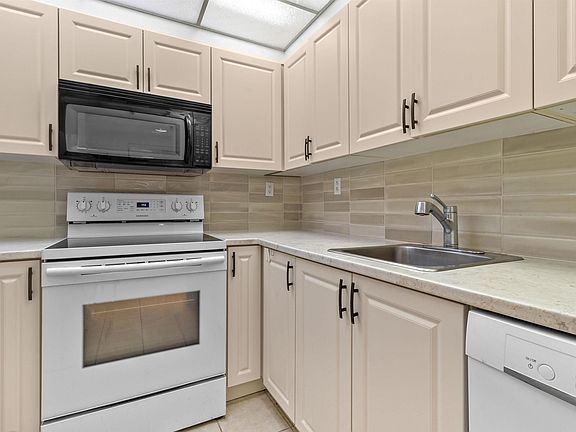4th image of 30 Brookdale Cres #304