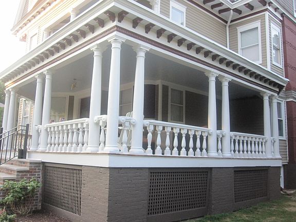 4th image of 379 Montrose Ave